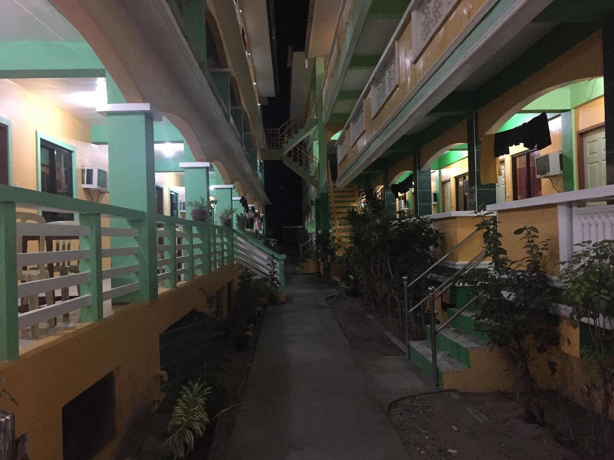 White Beach Hotel Puerto Galera Powered By Cocotel Екстериор снимка