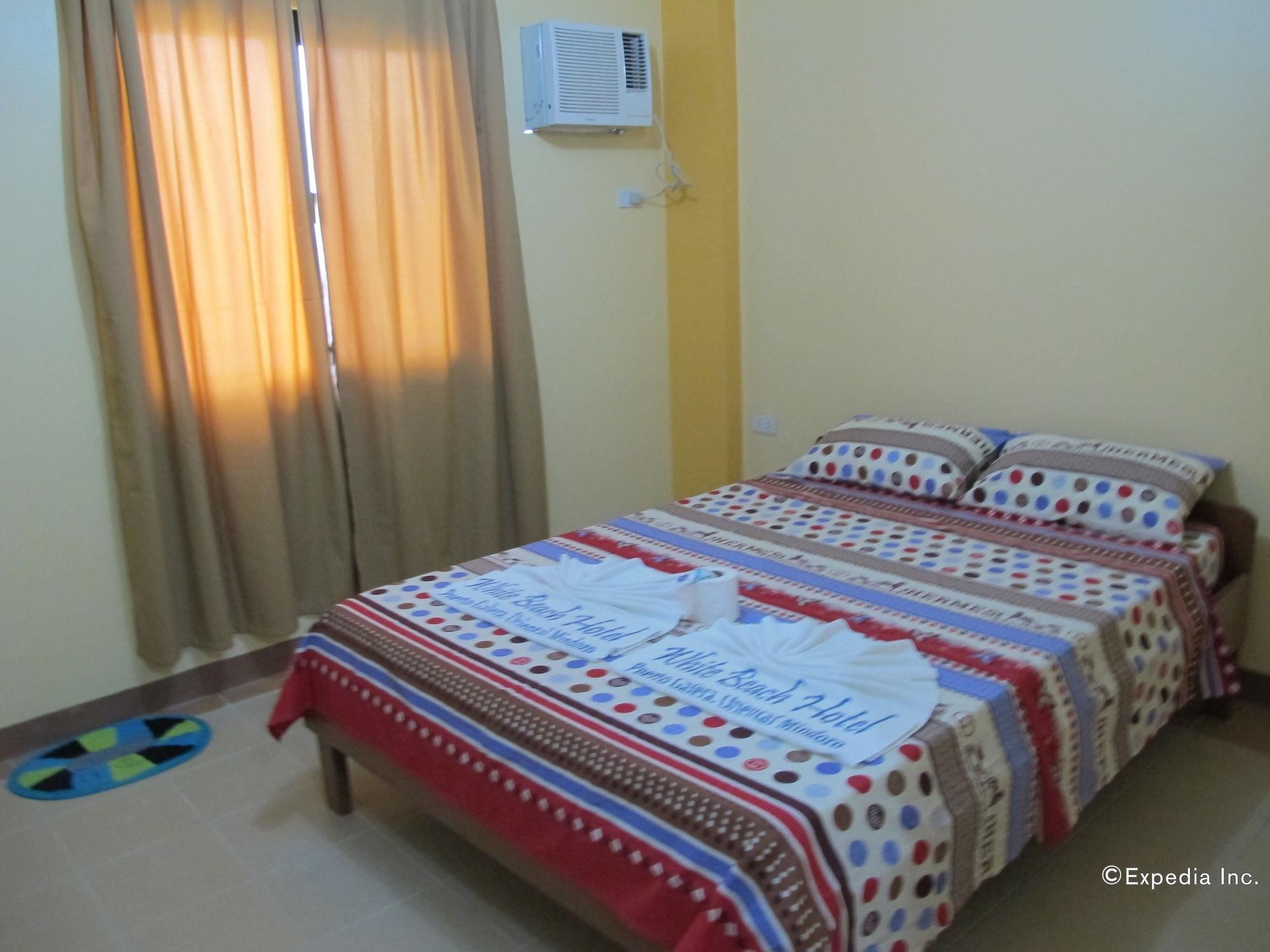 White Beach Hotel Puerto Galera Powered By Cocotel Екстериор снимка