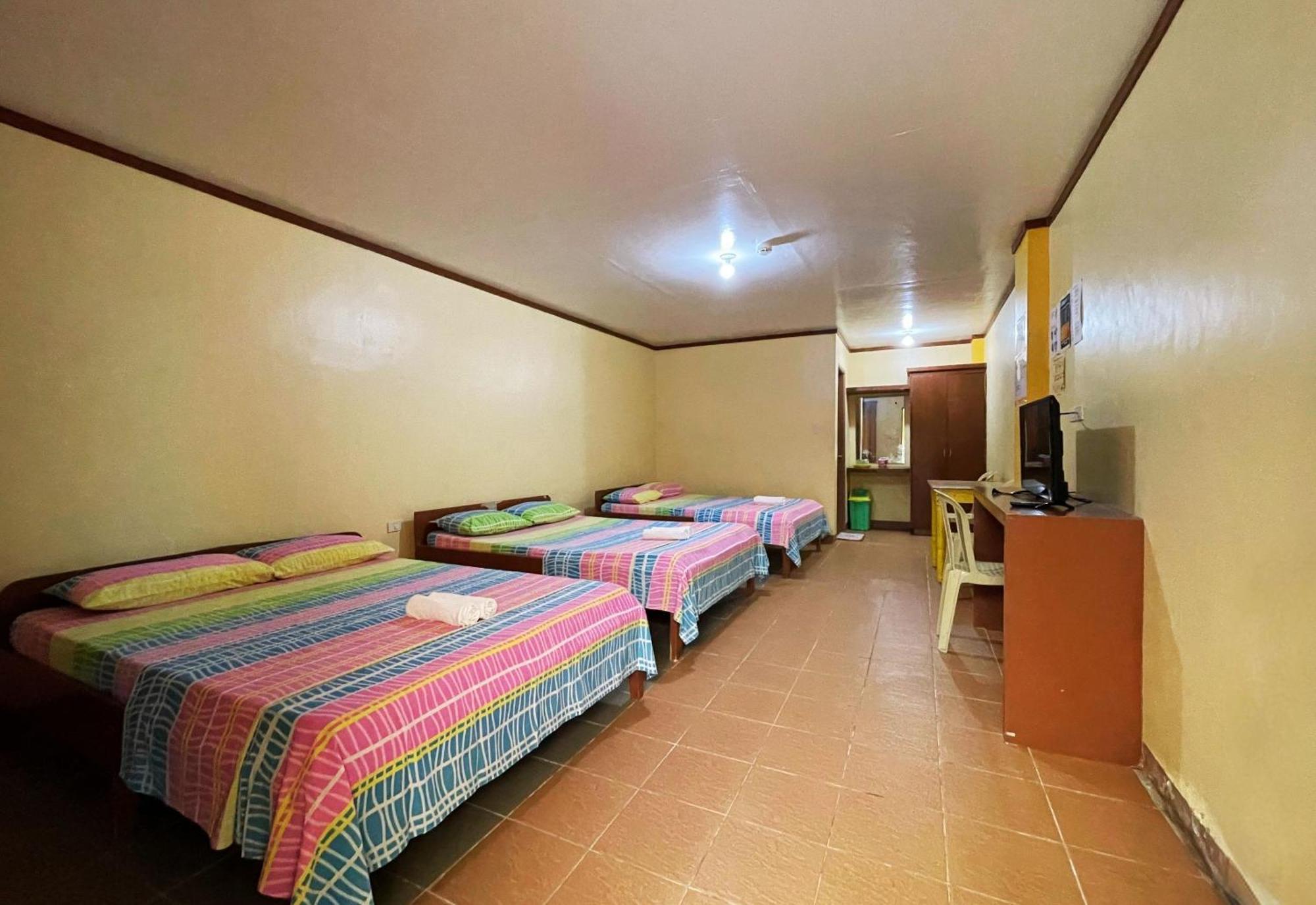White Beach Hotel Puerto Galera Powered By Cocotel Екстериор снимка
