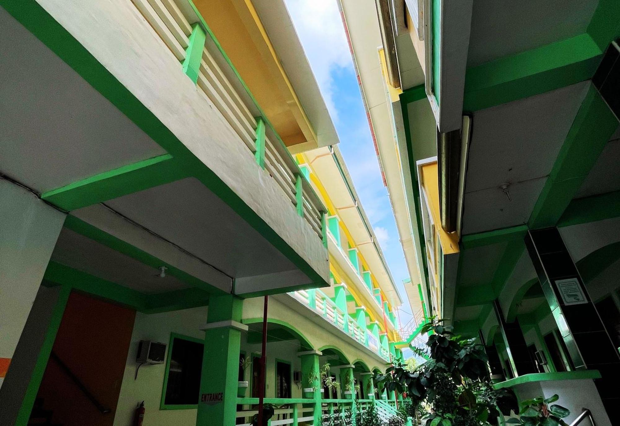 White Beach Hotel Puerto Galera Powered By Cocotel Екстериор снимка
