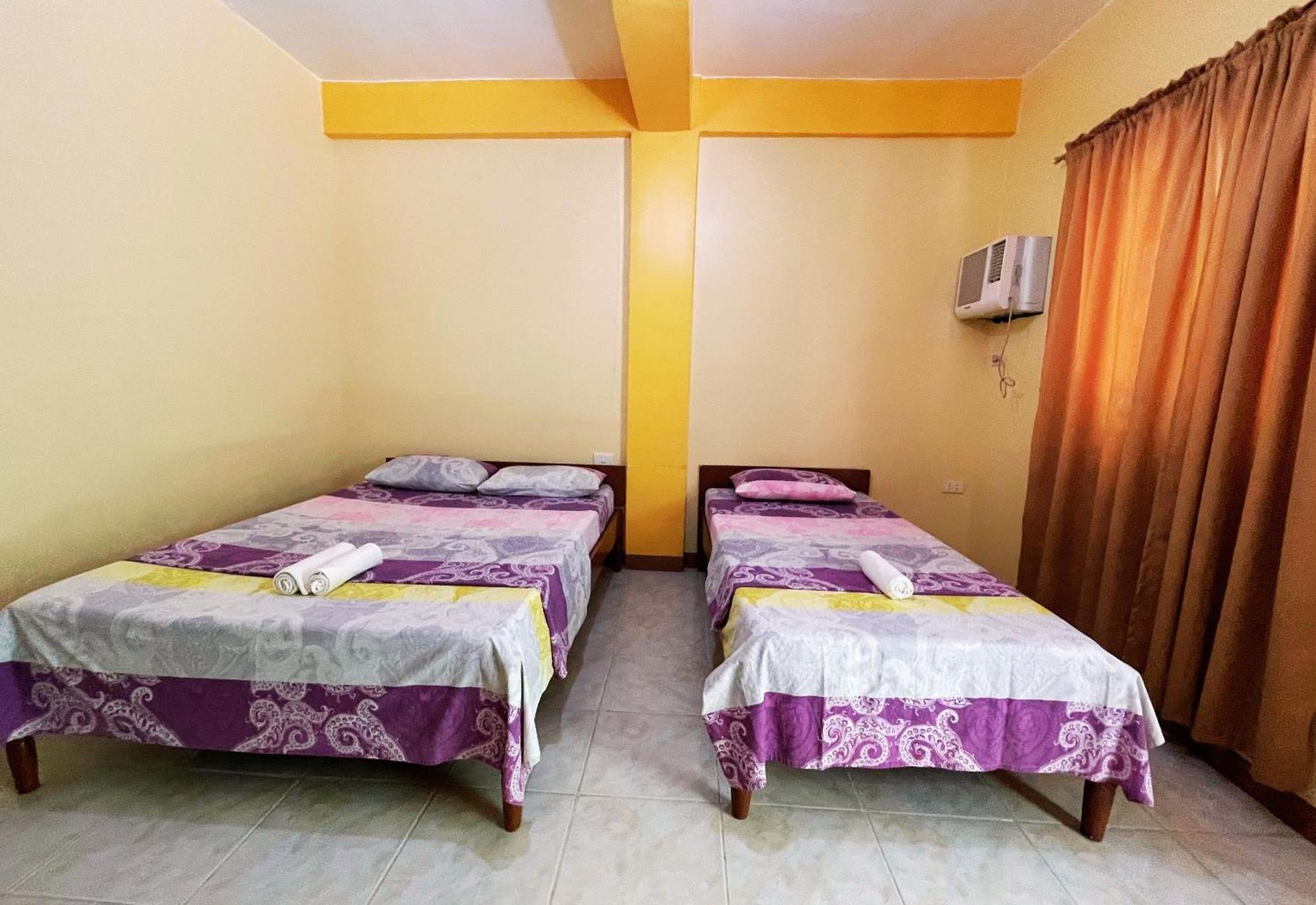 White Beach Hotel Puerto Galera Powered By Cocotel Стая снимка